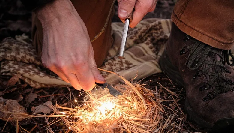 pierre à feu naturelle de survie pour faire du feu