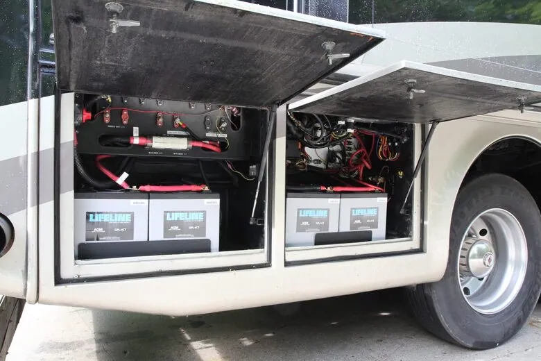batterie-lithium-12v-100ah-pour-camping-car